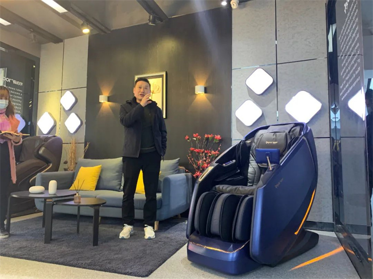 九游娱乐Nineame官方网站體育集團旗下品牌—銳珀爾舉行新款4D穴感總裁按摩椅S500內(nèi)訓會