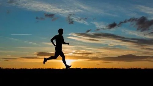 如果你堅(jiān)持跑步一年，將會(huì)發(fā)生什么？